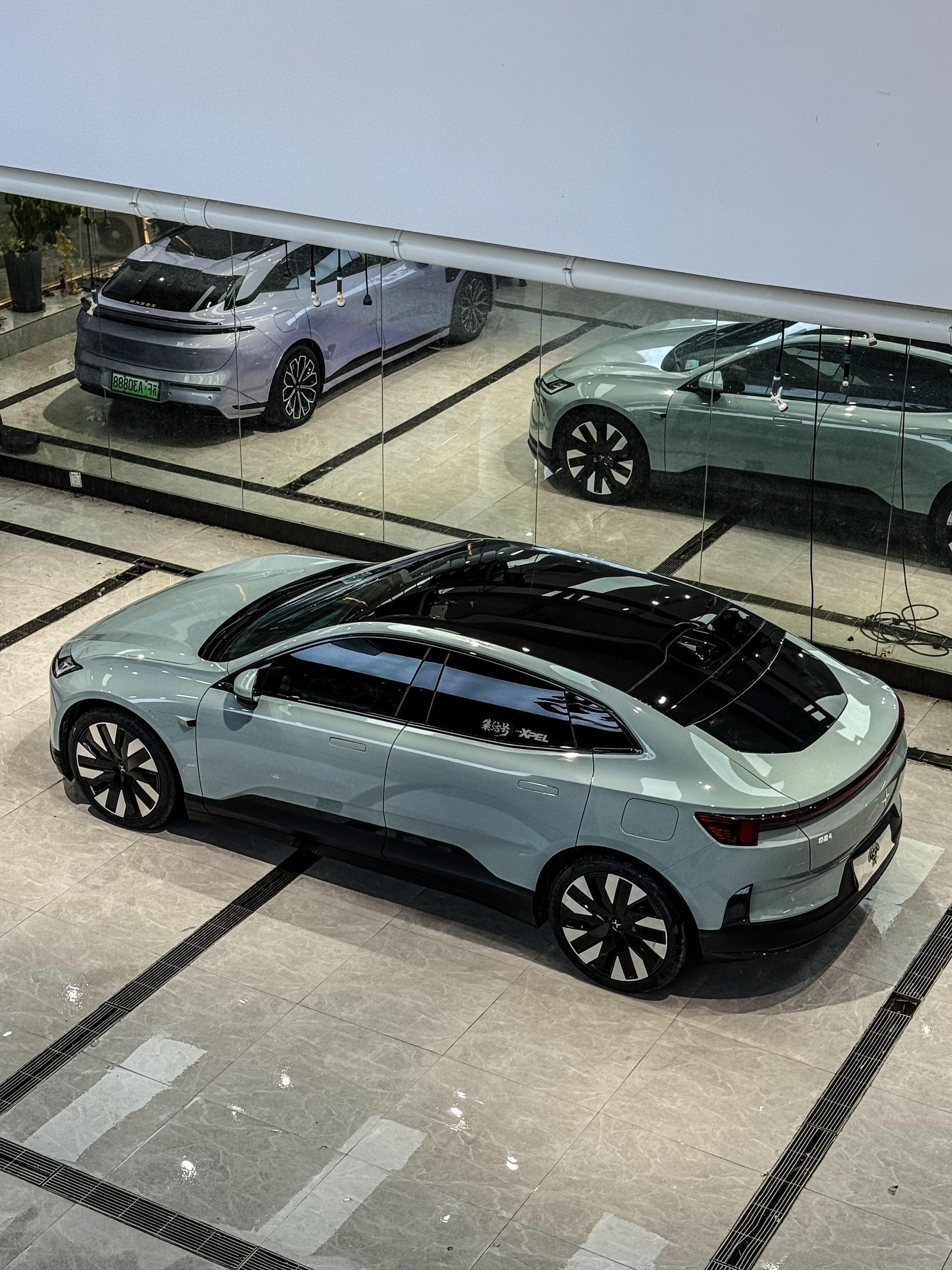 Polestar 4豪华版展示图2