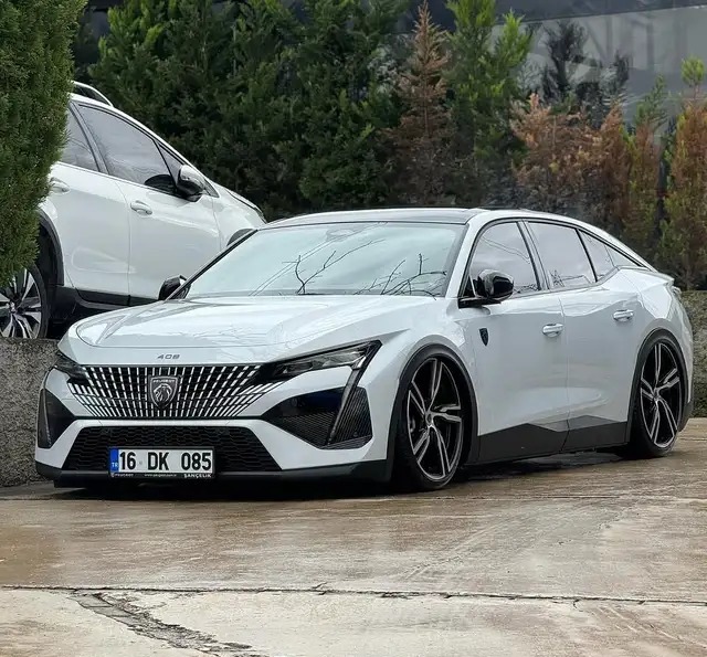 标致408X1.6T GT版展示图2