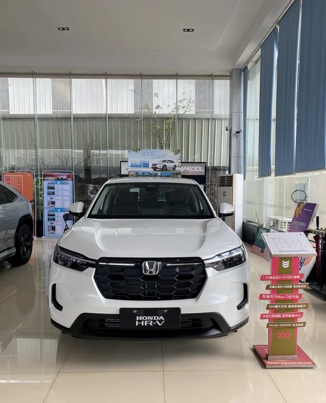 本田HR-V240TURBO CVT Pro版展示图3