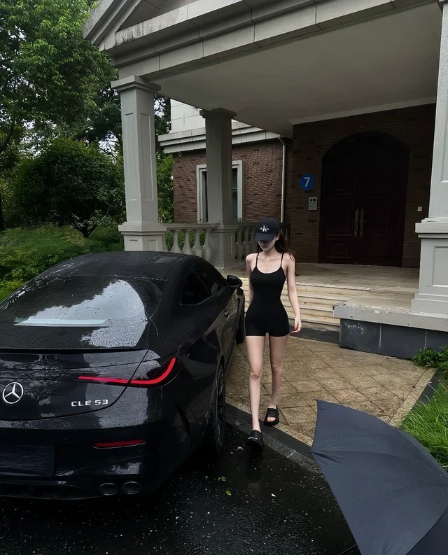 奔驰CLE 300 4MATIC 敞篷轿跑车展示图2