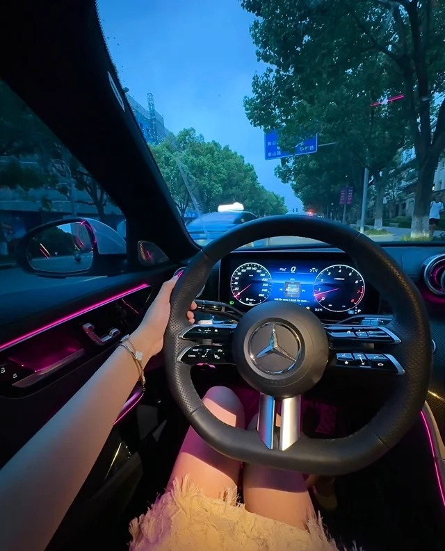 奔驰AMG CLE 53 4MATIC+ 敞篷轿跑车展示图1