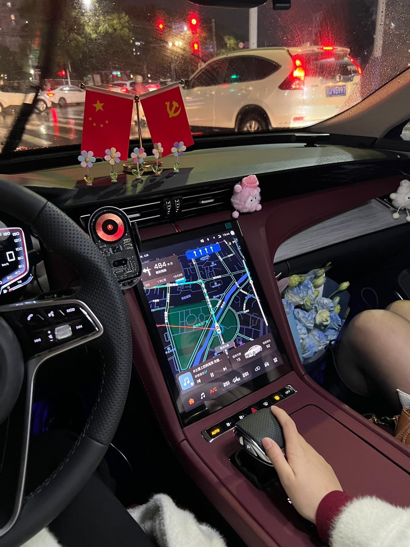 红旗H51.5T DCT玄影Pro版展示图1