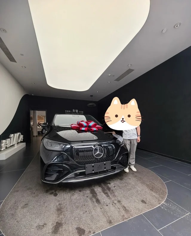 奔驰EQE SUV 500 4MATIC 先锋版展示图3