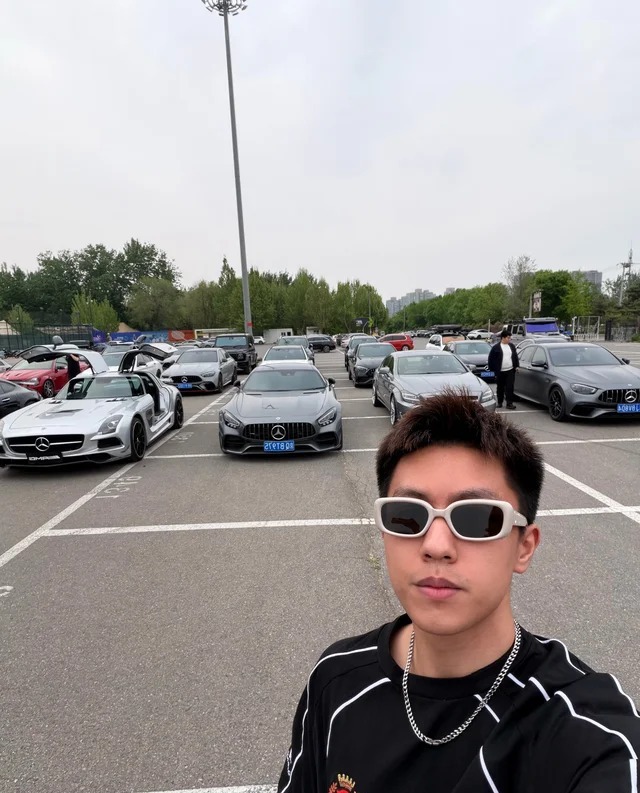 奔驰AMG S 63 L E Performance展示图3