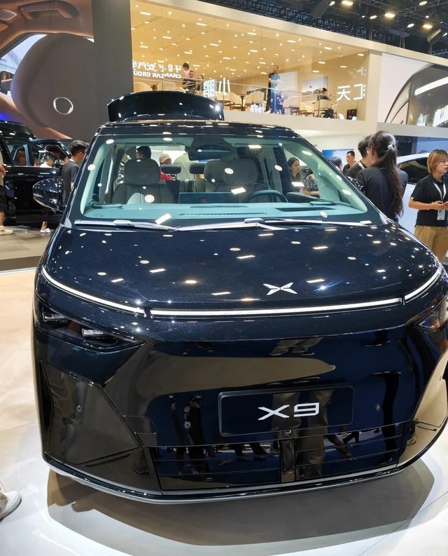 小鹏X9纯电 650 Ultra SE展示图2