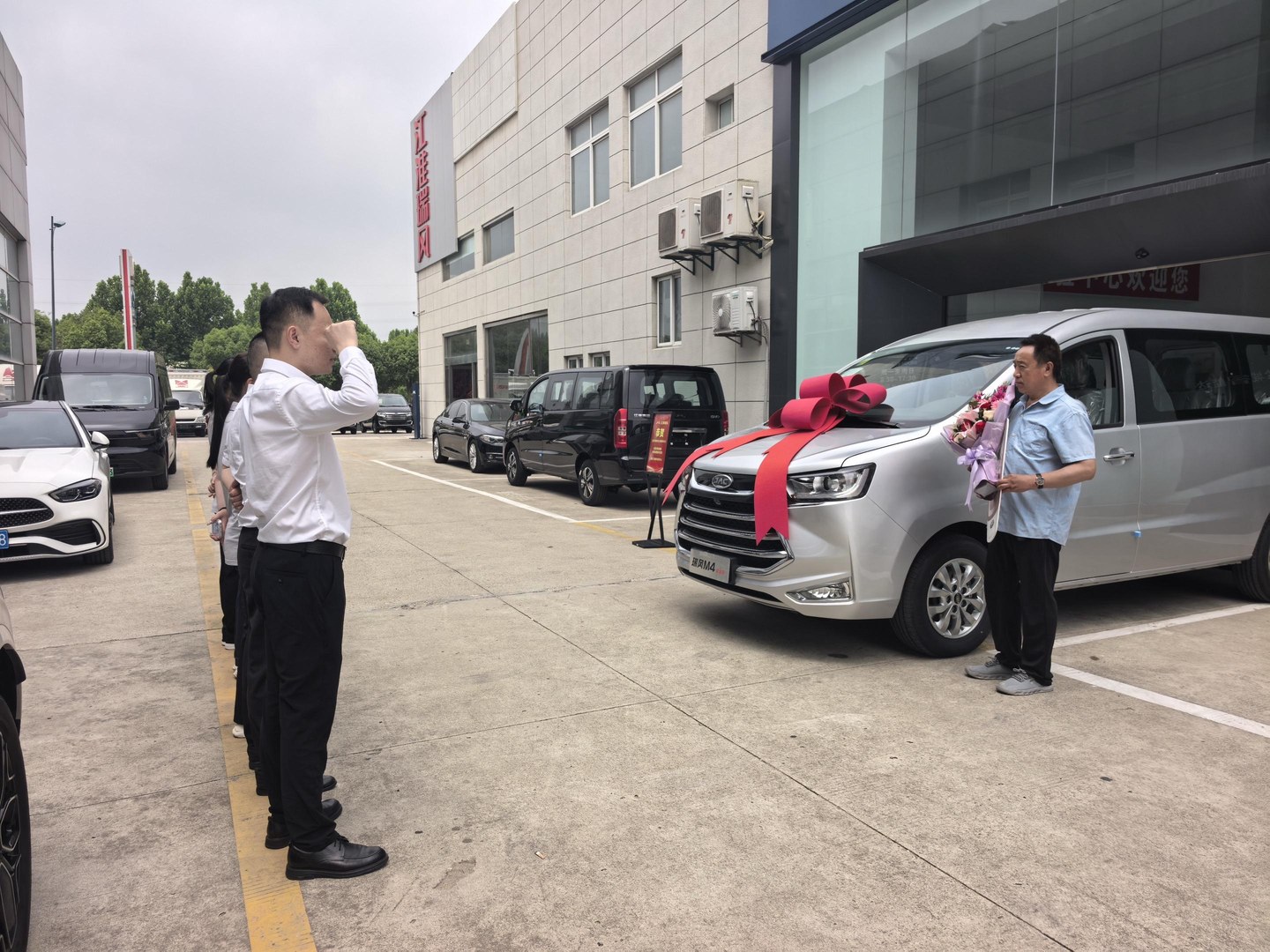 瑞风M42.0VVT 汽油 手动舒适版展示图2