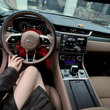 捷豹XFL2.0T P250 两驱尊享豪华版展示图1