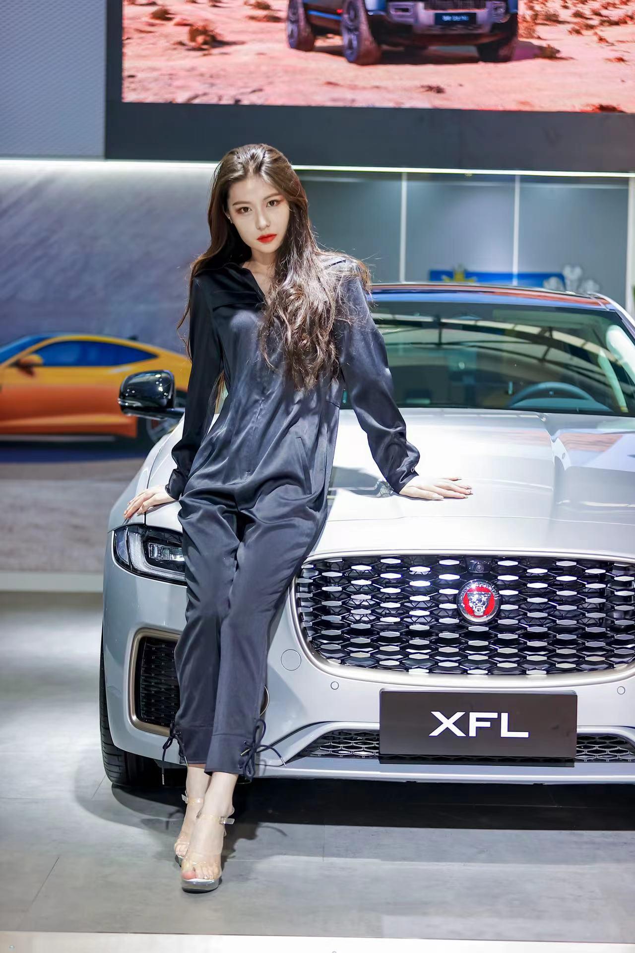 捷豹XFL2.0T P300 四驱90周年典藏版展示图1