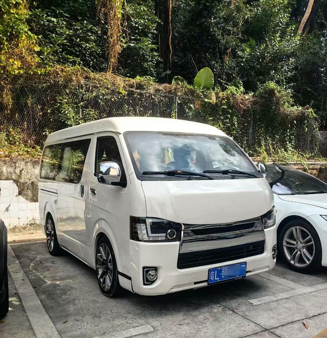 金杯海狮2.0L 汽油手动 2座快运王厢货短轴平顶展示图3