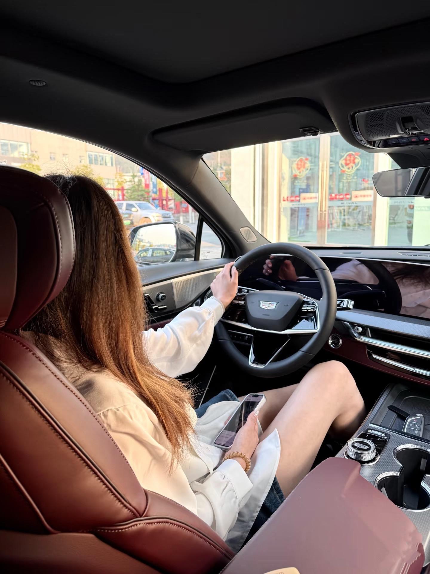 凯迪拉克XT528T 两驱大都会型展示图2