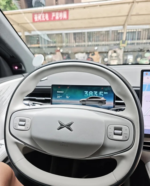 小鹏G6纯电 625 Max 科技版展示图1