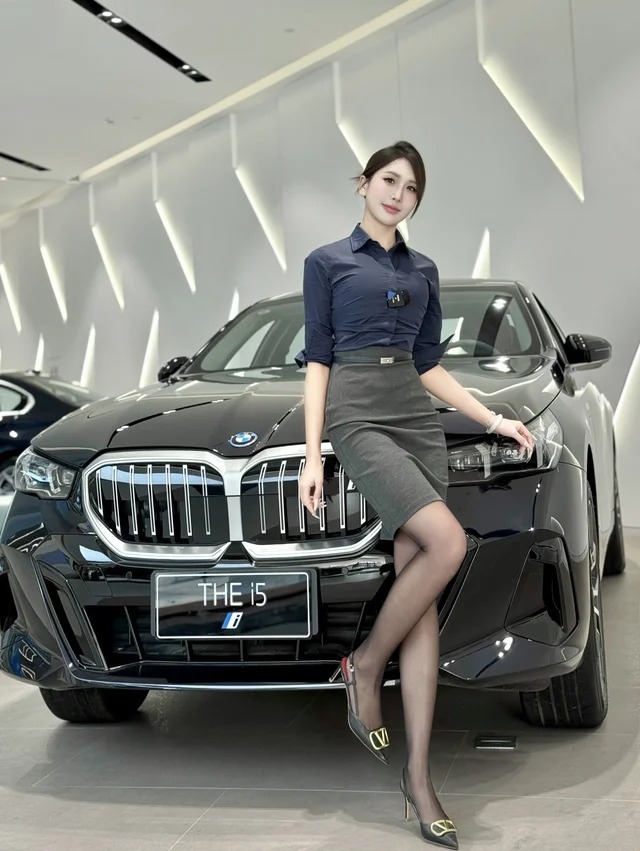 宝马i5eDrive40L M运动套装展示图1