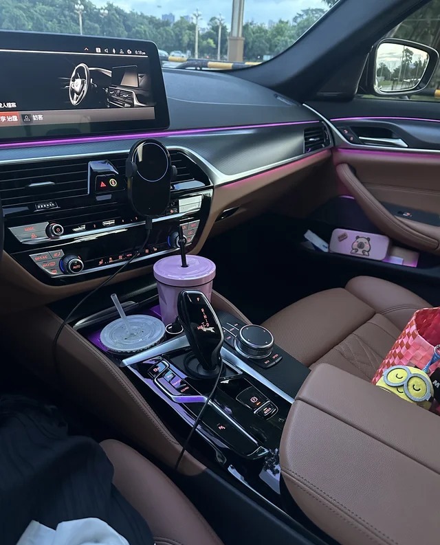宝马i5eDrive40L M运动套装展示图3