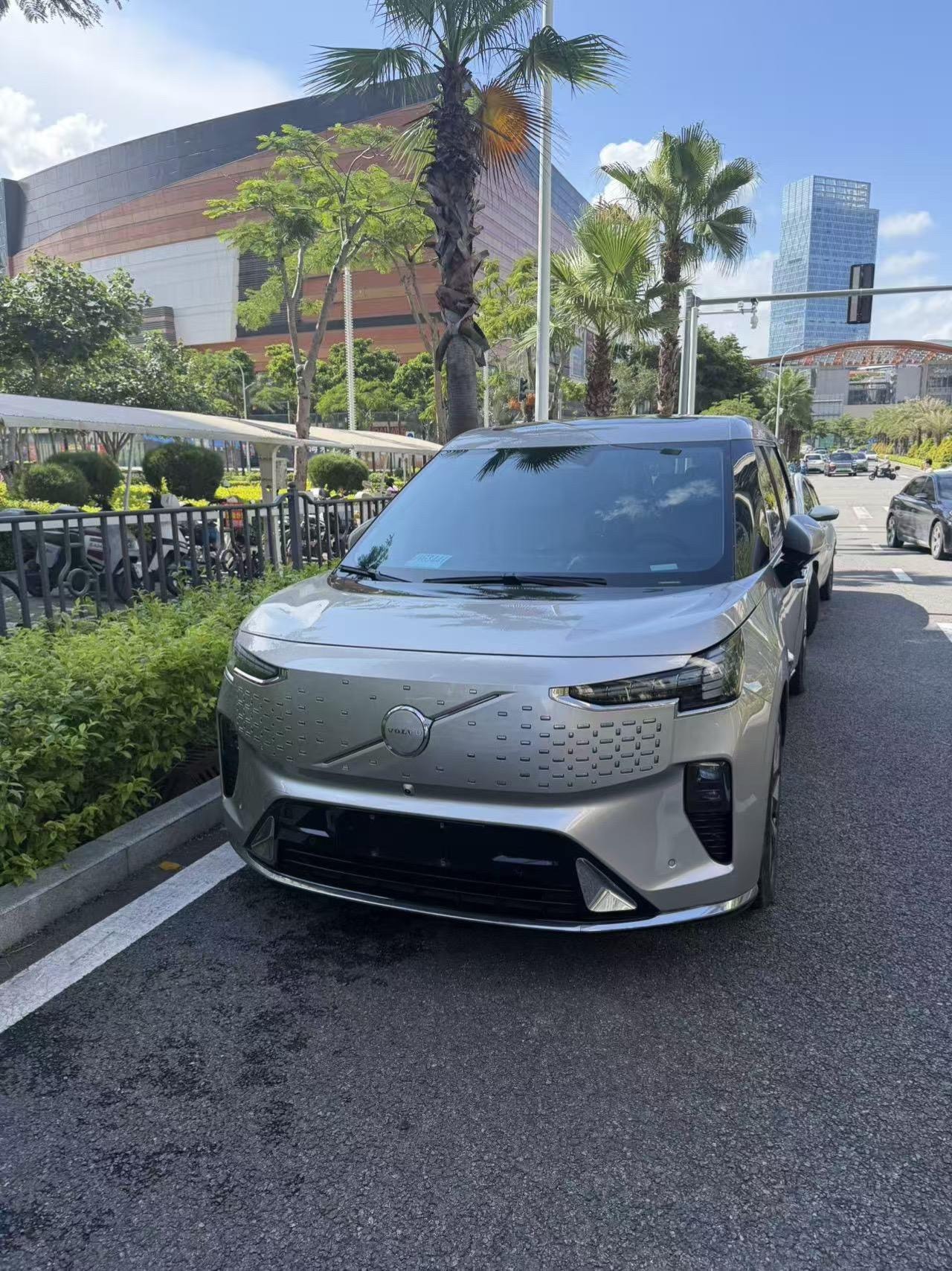 沃尔沃EM90Ultra 六座展示图2