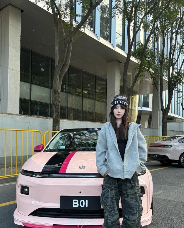 零跑B01550悦享版展示图3