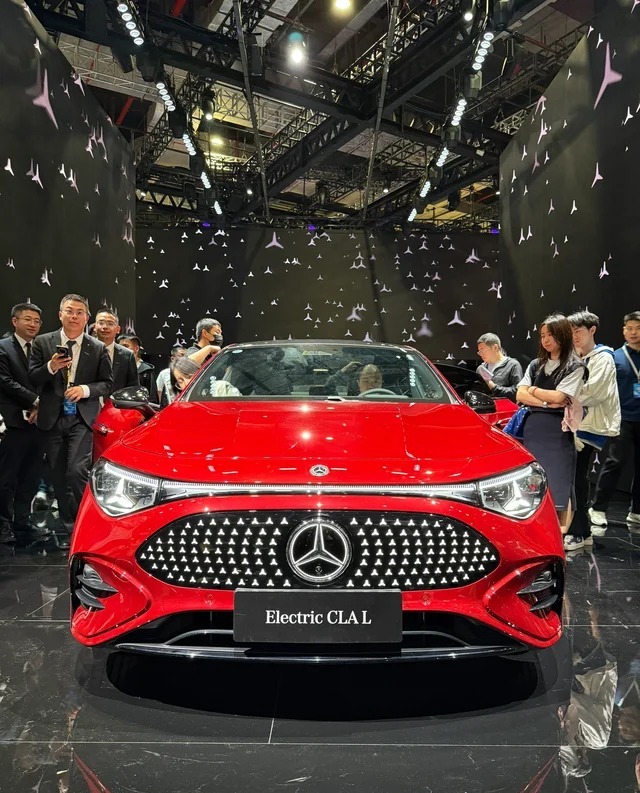 奔驰CLA 350 4MATIC AMG Line展示图1