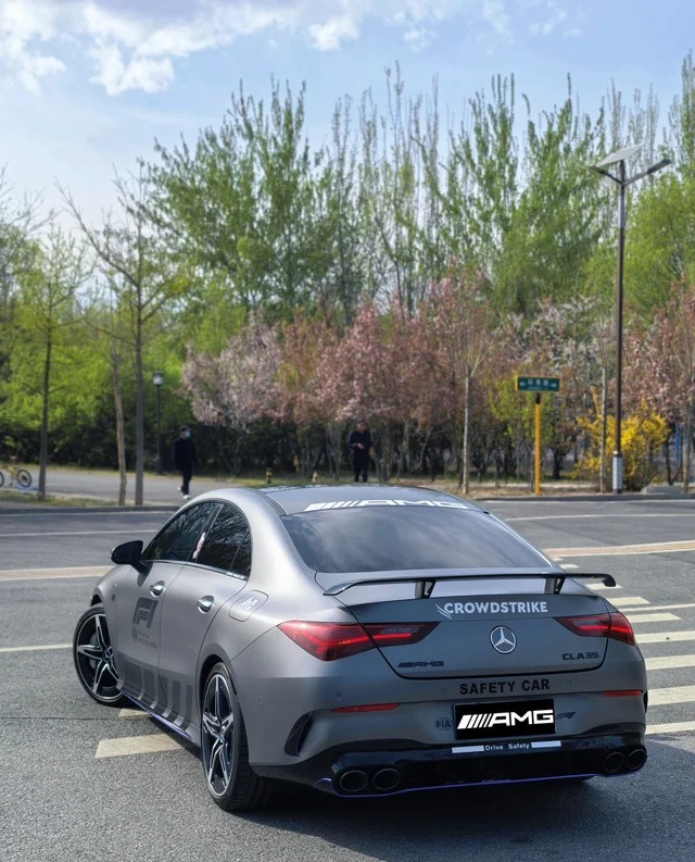 奔驰CLA 350 4MATIC AMG Line展示图2