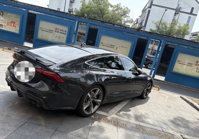 奥迪RS 7RS 7 4.0T Sportback Performance展示图1