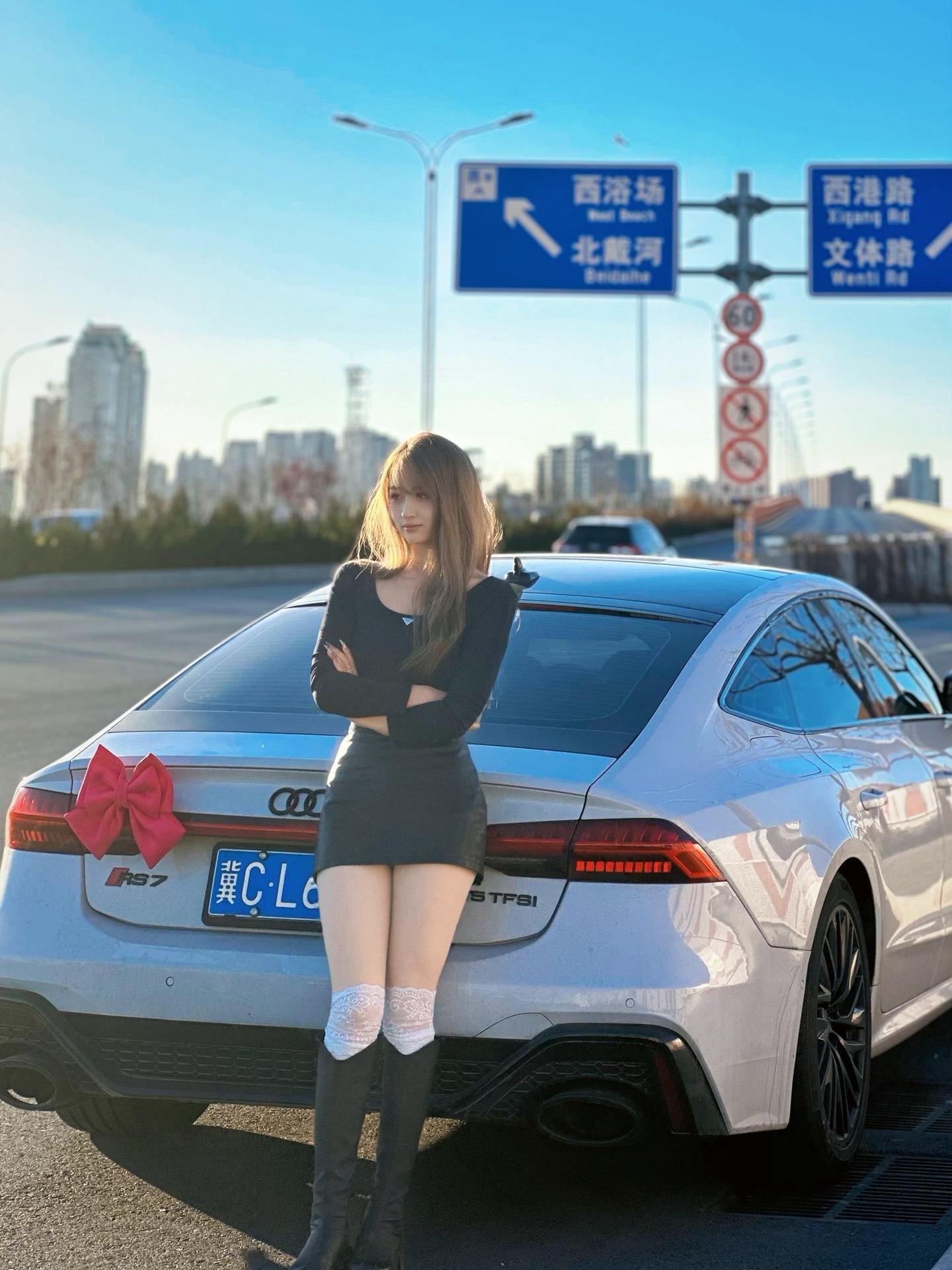 奥迪RS 7RS 7 4.0T Sportback Performance展示图3