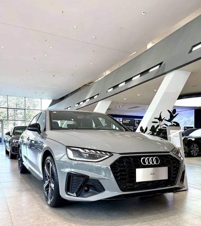 奥迪A4L200万辆悦享版 40 TFSI 时尚动感型展示图3