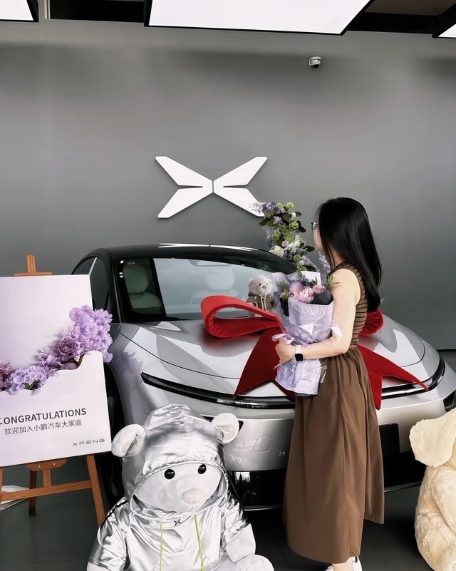 小鹏P7+纯电 725 Max 旗舰版展示图2