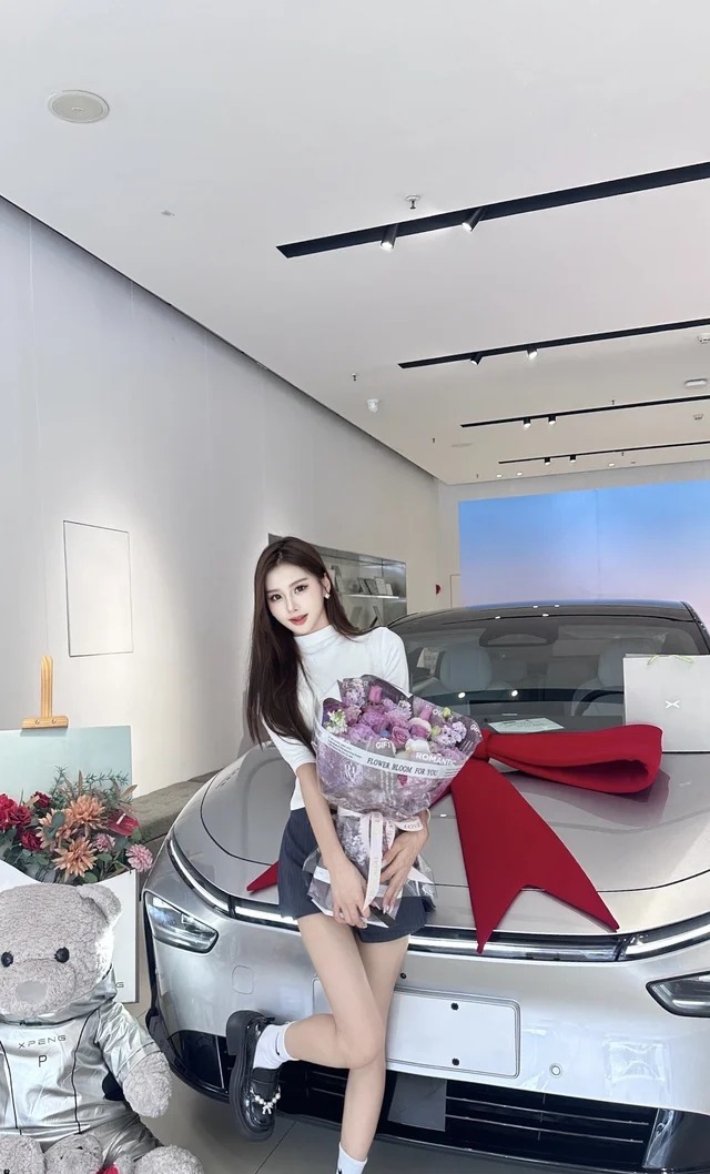 小鹏P7+纯电 725 Max 旗舰版展示图3