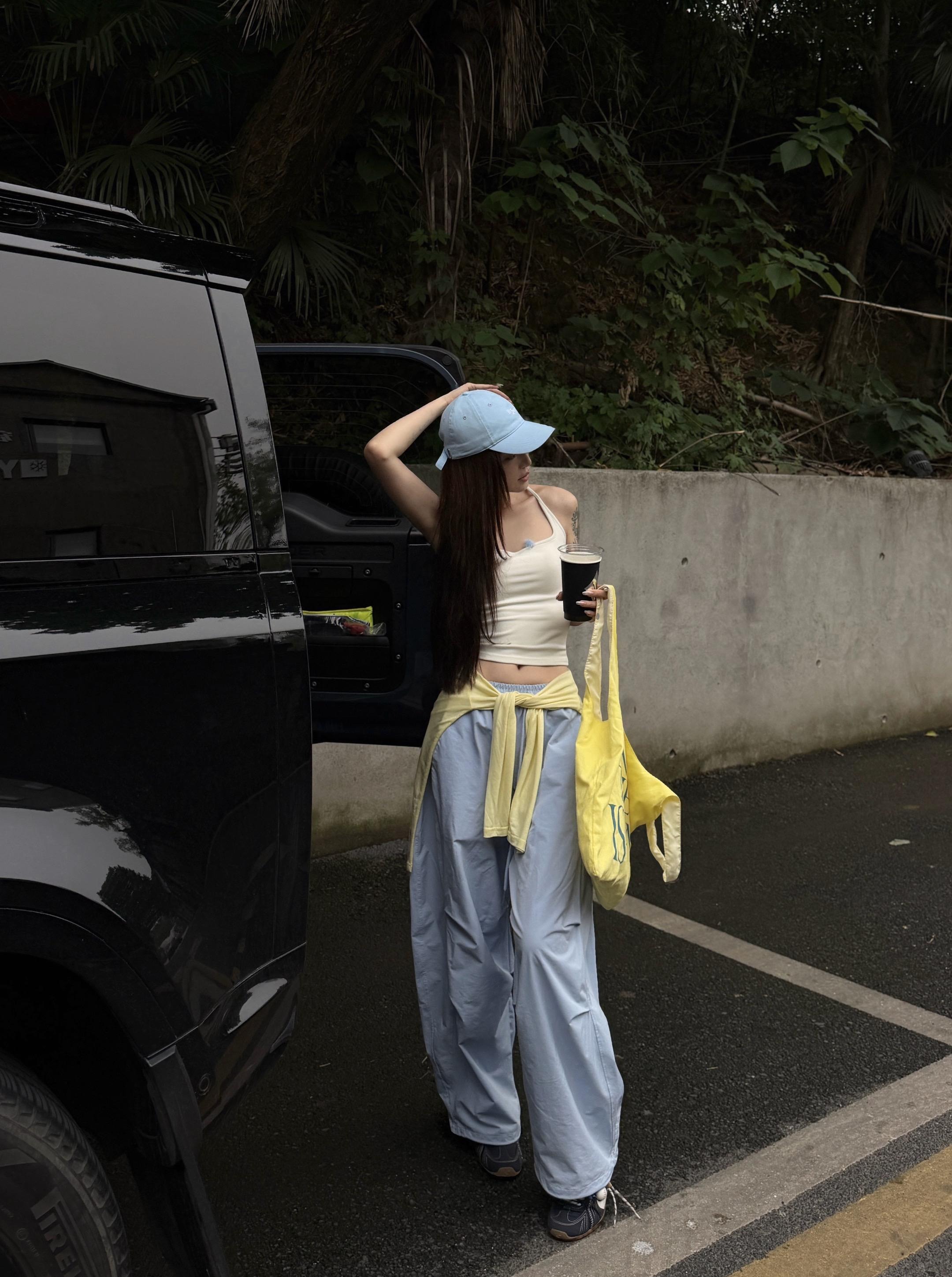 卫士110 4.4T V8 OCTA BLACK展示图1