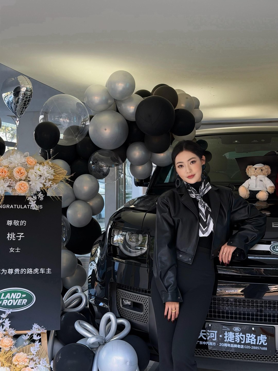 卫士110 4.4T V8 OCTA BLACK展示图3