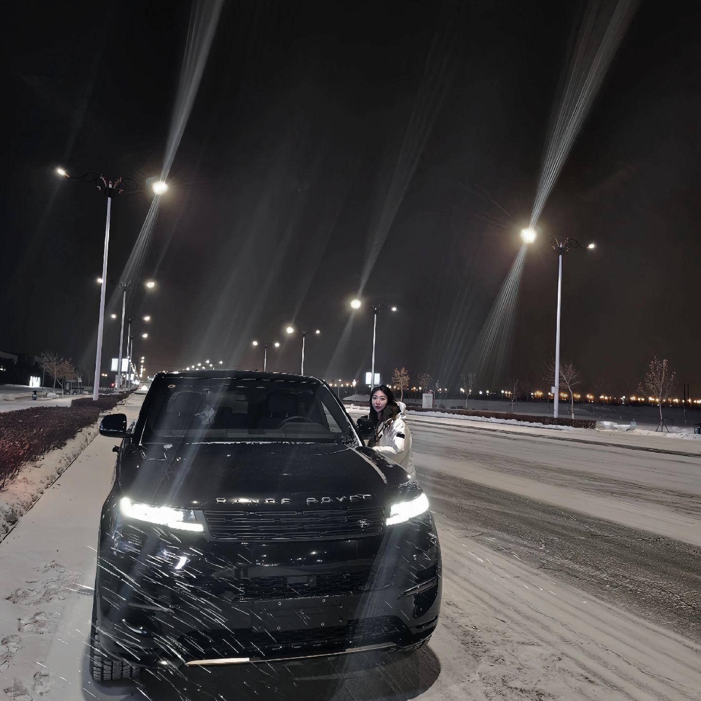 揽胜4.4 V8 460PS SV四座长轴马年高定版展示图3